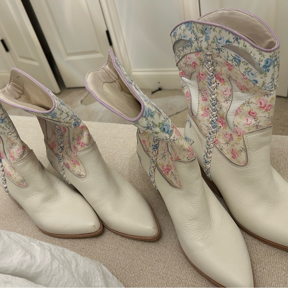 Western Boots ‘ DOLCE Loral (7.5)
WORN ONCE